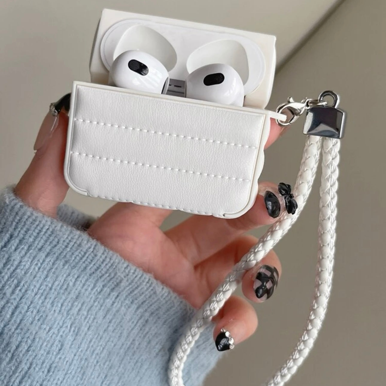 AirPods case | "Marie"
